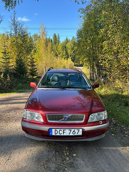 Volvo V40 3 of 5