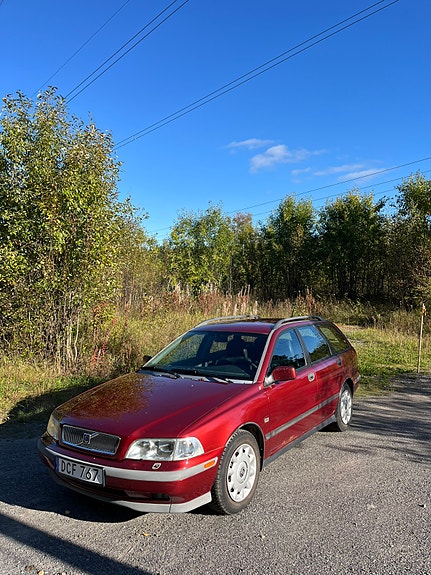 Volvo V40 2 of 5