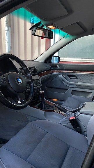 BMW 525i 4 of 6