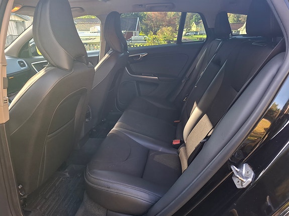 Volvo V60 Cross Country 8 of 18