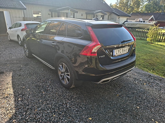 Volvo V60 Cross Country 4 of 18