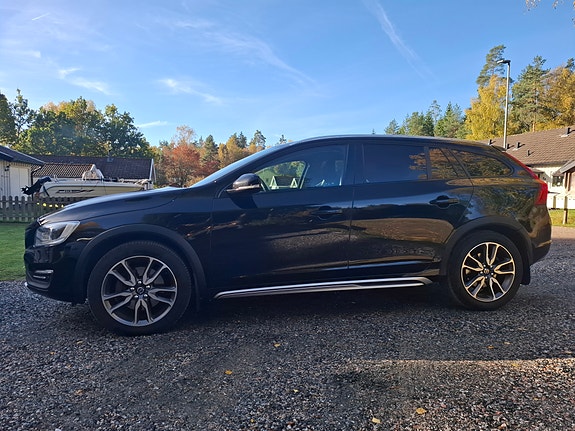 Volvo V60 Cross Country 3 of 18