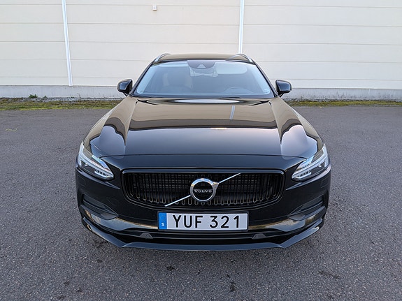 Volvo V90 2 of 19