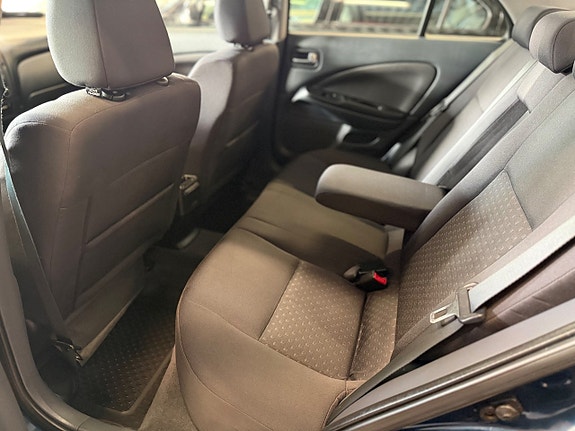 Nissan Almera 6 of 11