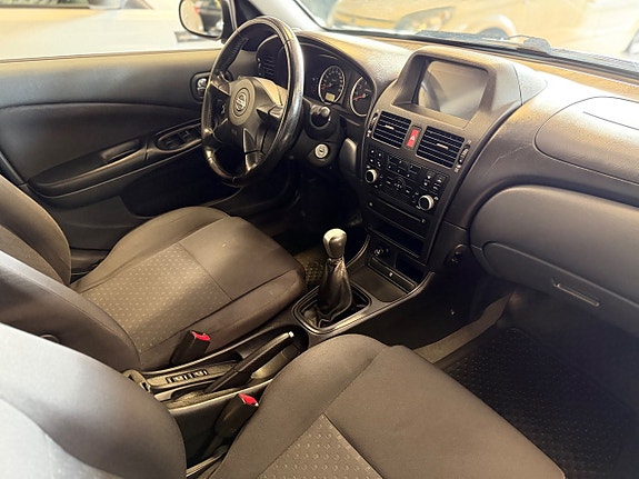 Nissan Almera 8 of 11