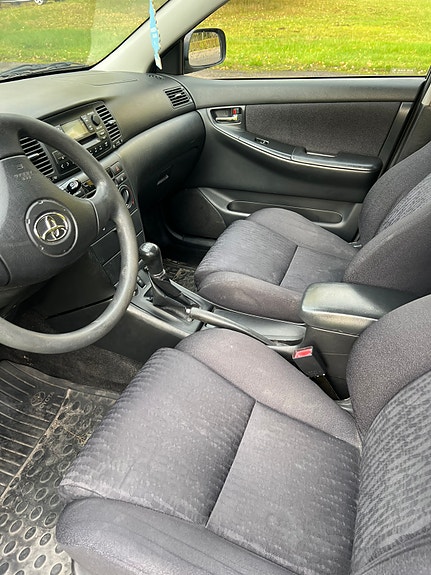 Toyota Corolla 6 of 7