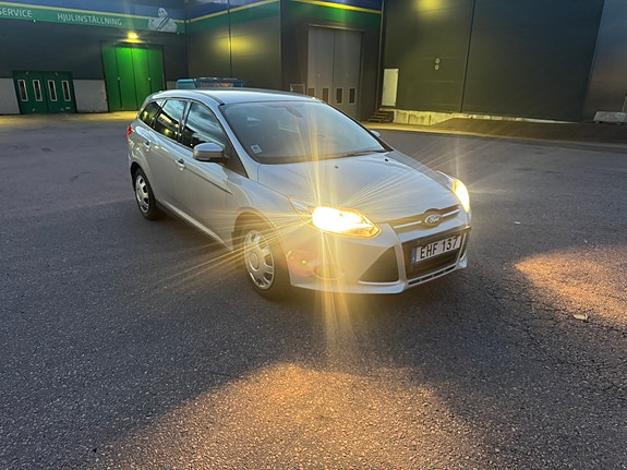Ford Focus 2 of 6