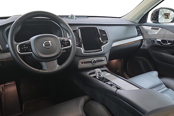 Volvo XC90 10 of 26