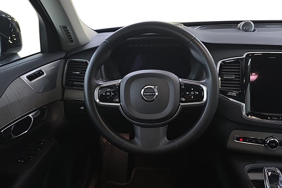 Volvo XC90 11 of 26