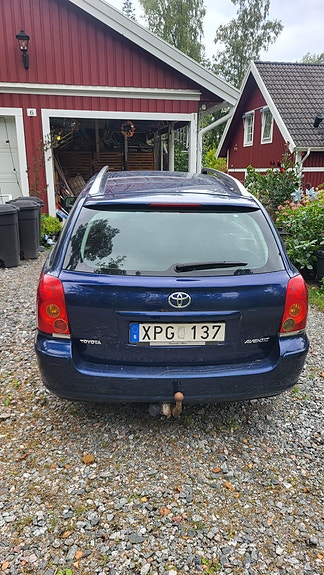 Toyota Avensis 3 of 5