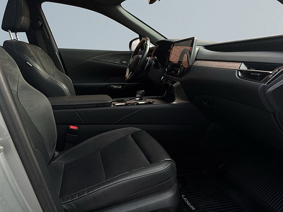 Lexus RX450h+ 10 of 27