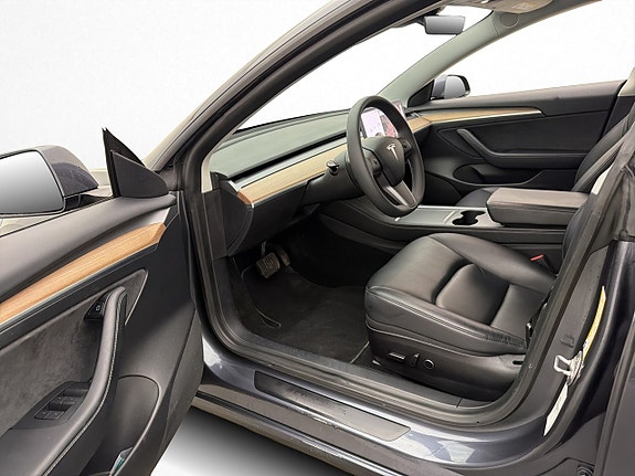 Tesla Model 3 11 of 30