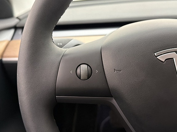 Tesla Model 3 14 of 30
