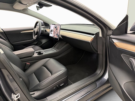 Tesla Model 3 27 of 30
