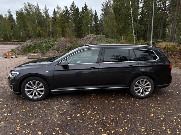 Volkswagen Passat 2 of 10
