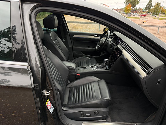 Volkswagen Passat 4 of 10