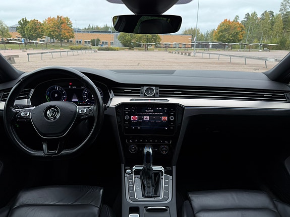 Volkswagen Passat 3 of 10