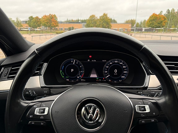 Volkswagen Passat 6 of 10