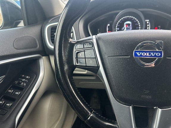 Volvo V40 Cross Country 18 of 21