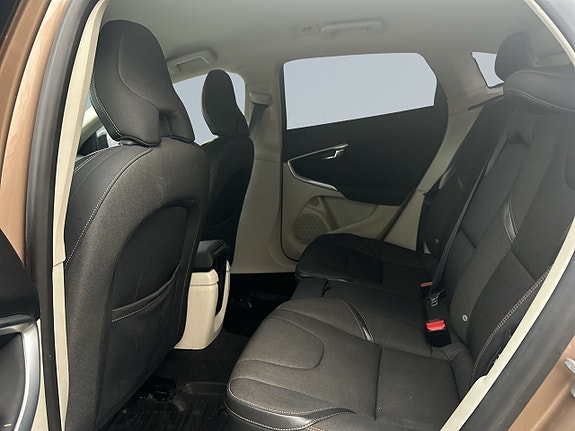 Volvo V40 Cross Country 13 of 21