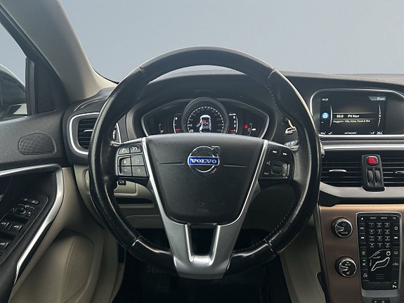 Volvo V40 Cross Country 9 of 21