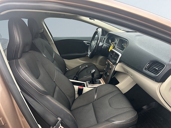 Volvo V40 Cross Country 10 of 21