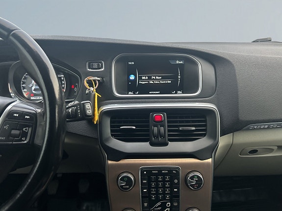 Volvo V40 Cross Country 11 of 21