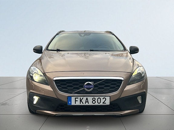 Volvo V40 Cross Country 2 of 21