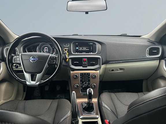 Volvo V40 Cross Country 8 of 21