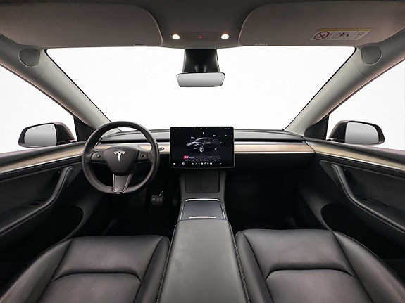 Tesla Model Y 15 of 30