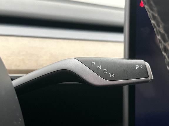 Tesla Model Y 19 of 30