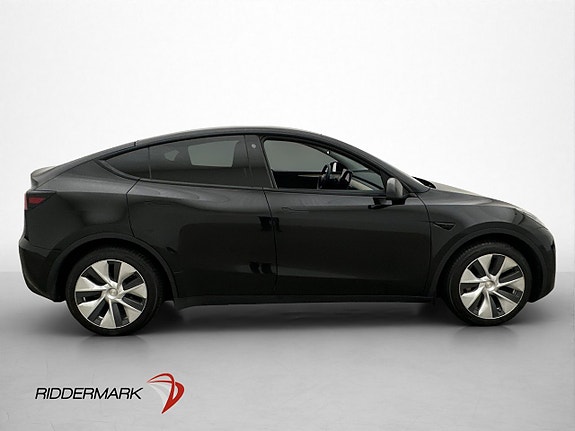 Tesla Model Y 10 of 30