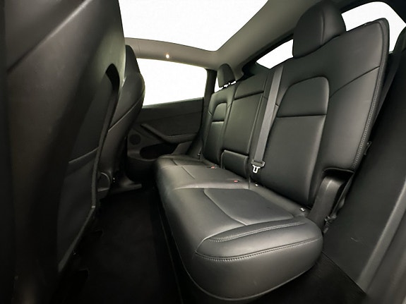 Tesla Model Y 29 of 30