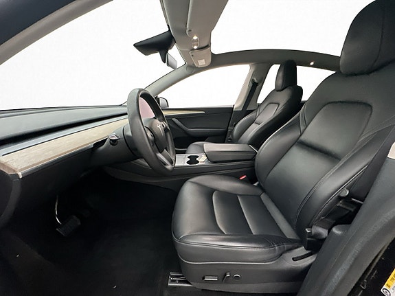 Tesla Model Y 13 of 30