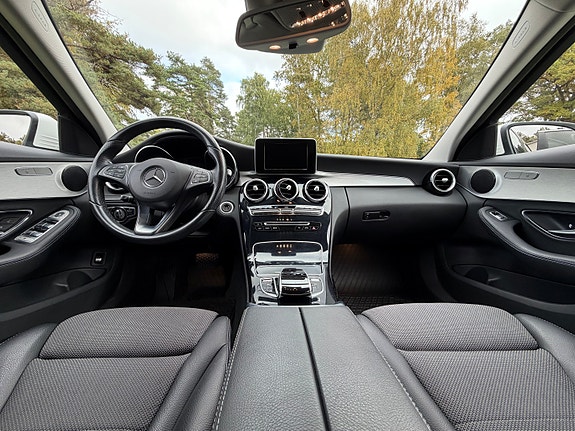 Mercedes-Benz C200 5 of 6