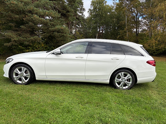 Mercedes-Benz C200 2 of 6