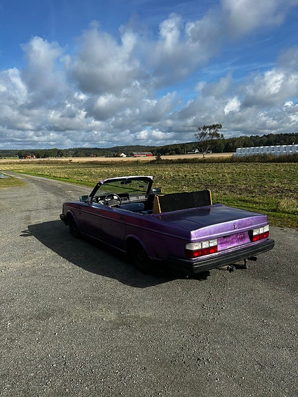Volvo 240 3 of 5
