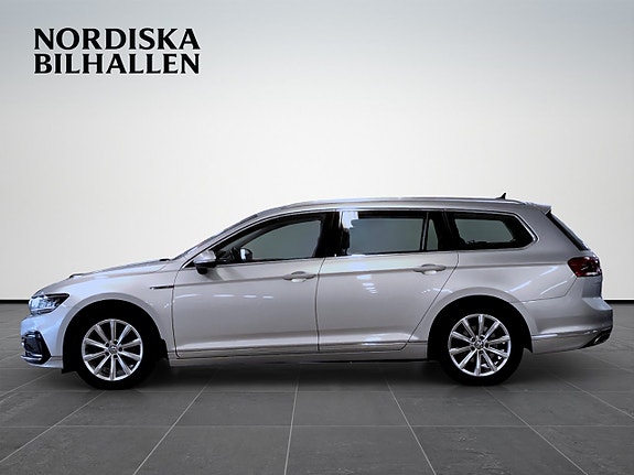 Volkswagen Passat 4 of 17