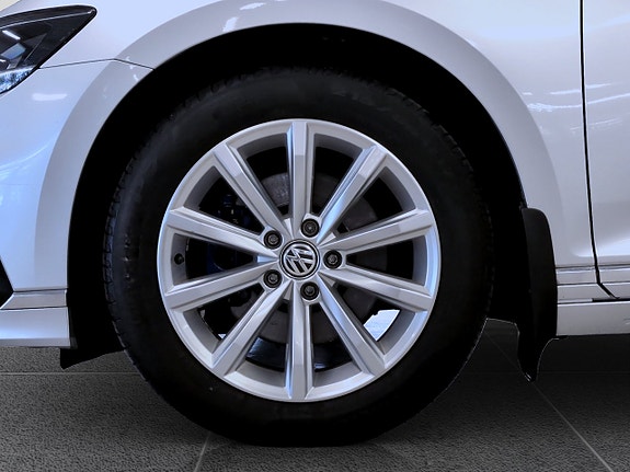 Volkswagen Passat 17 of 17