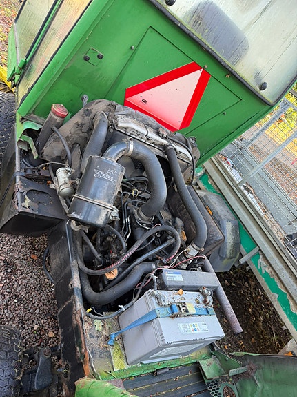 John Deere F1145 6 of 8