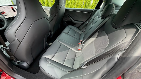 Tesla Model 3 10 of 13