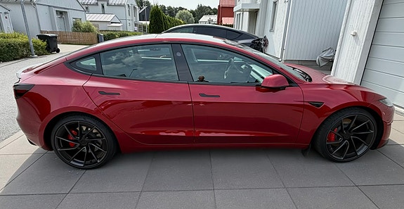 Tesla Model 3 2 of 13