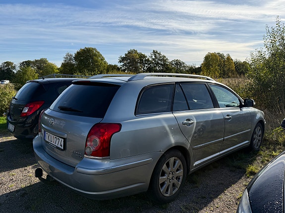 Toyota Avensis 4 of 9