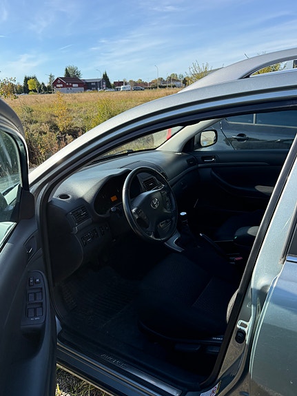 Toyota Avensis 7 of 9