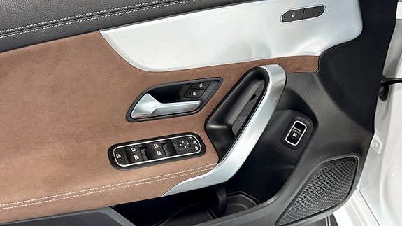 Mercedes-Benz CLA250 e 9 of 12