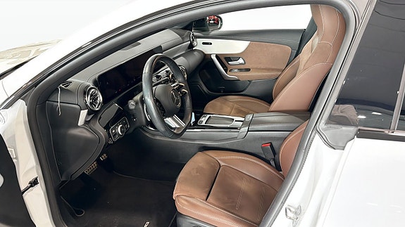 Mercedes-Benz CLA250 e 10 of 12