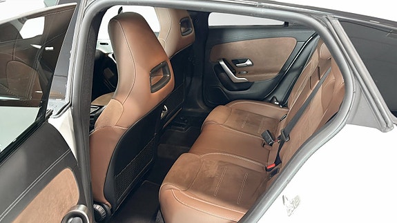 Mercedes-Benz CLA250 e 7 of 12