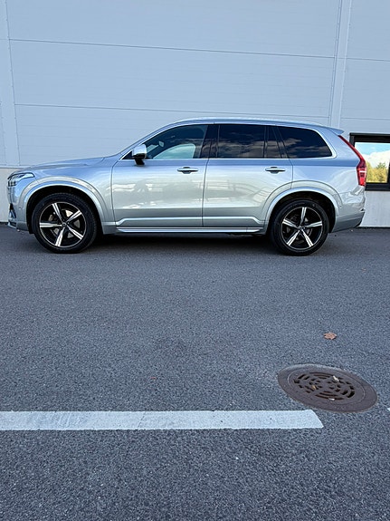 Volvo XC90 2 of 15