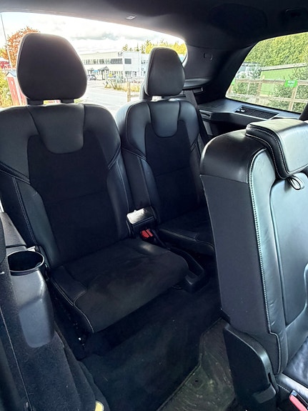 Volvo XC90 11 of 15