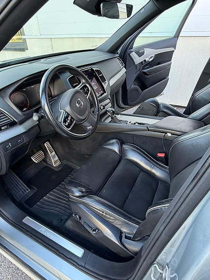 Volvo XC90 8 of 15